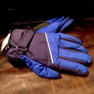 NWT Kids gloves